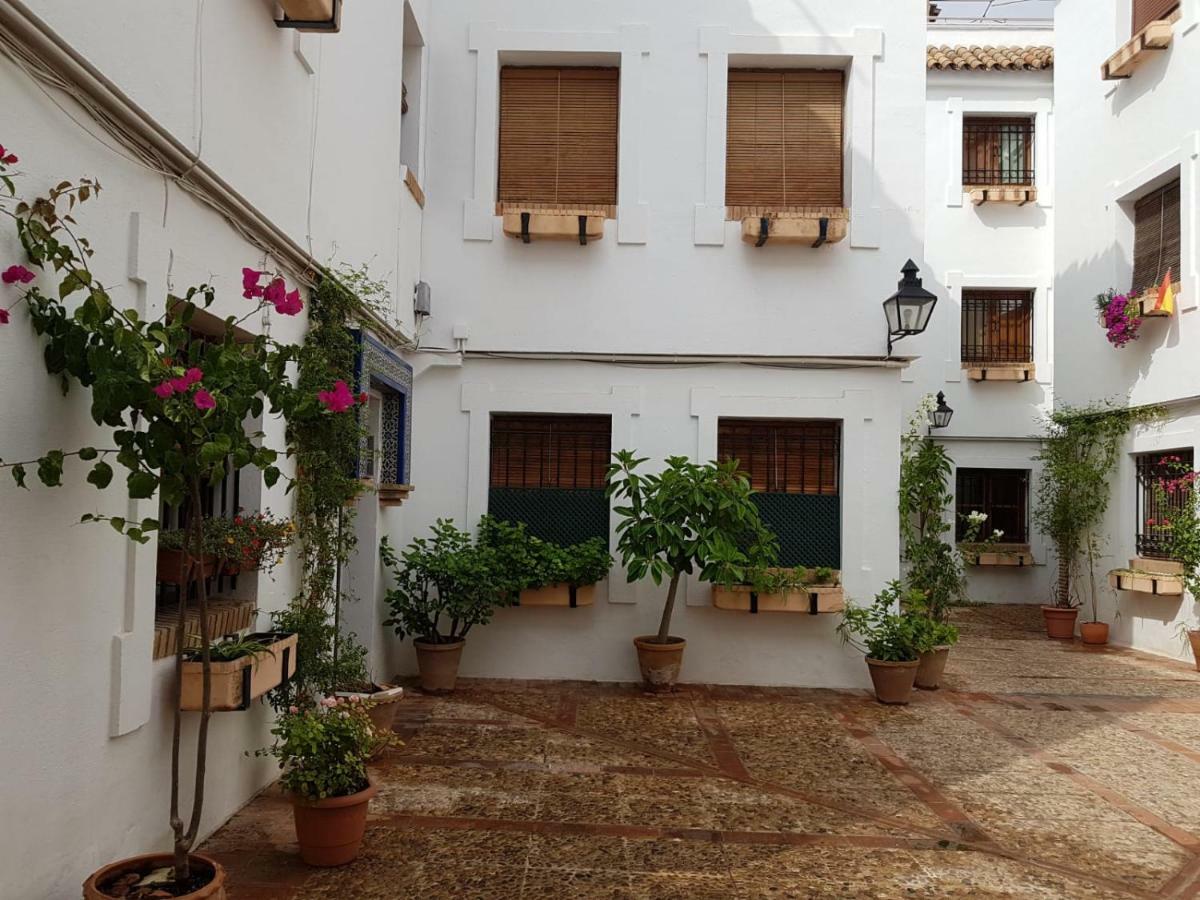 Апартаменты El Patio De La Aljama Кордова Экстерьер фото